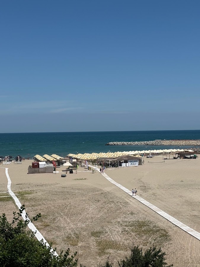 Fotografie de Anchor Beach Plaja Modern