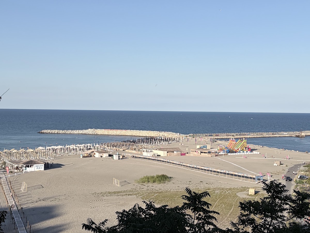 Fotografie de Anchor Beach Plaja Modern