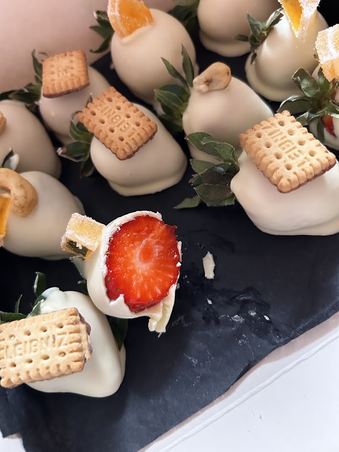 Foto von Fraises Au Chocolat | Dessert Shop