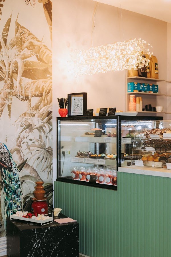 Foto von Fraises Au Chocolat | Dessert Shop