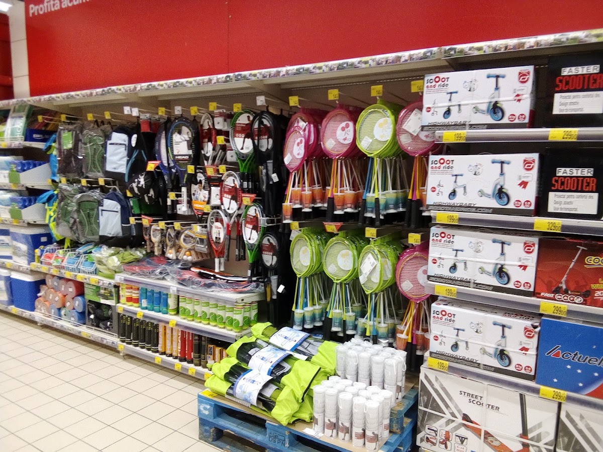 Foto von Centrul Comercial Tom