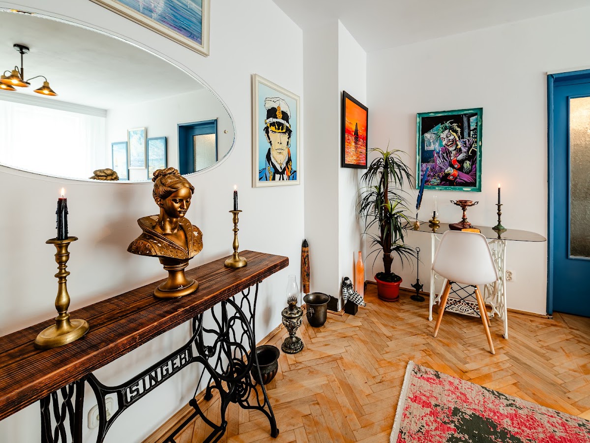 Foto di Central Art Apartment with Treasure Hunt - Free Parking & Self Check-in