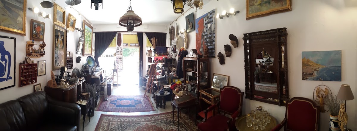 Foto di copertina di Tomis Antiques