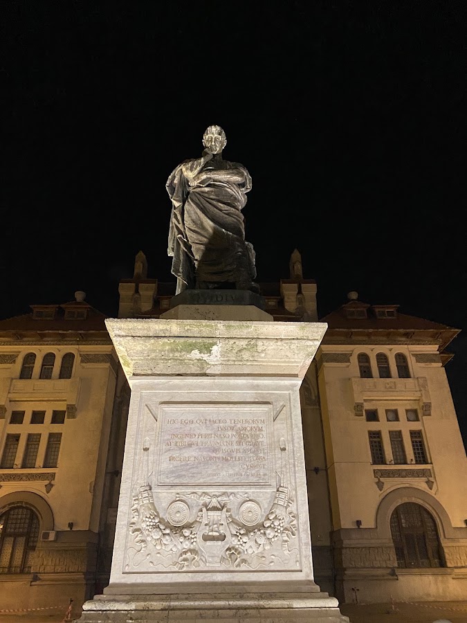 Foto di Statuia lui Ovidiu din Constanța
