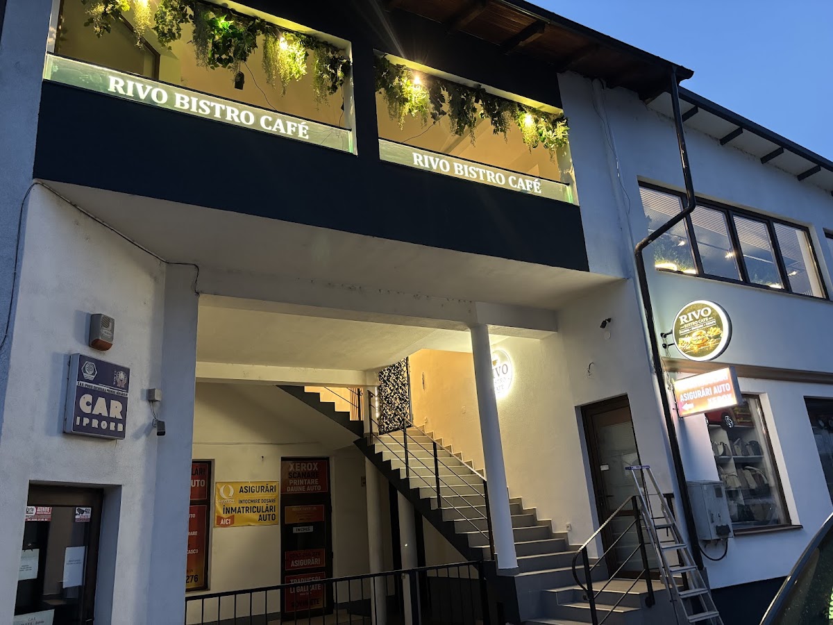 Fotografie cu Rivo Bistro Cafe