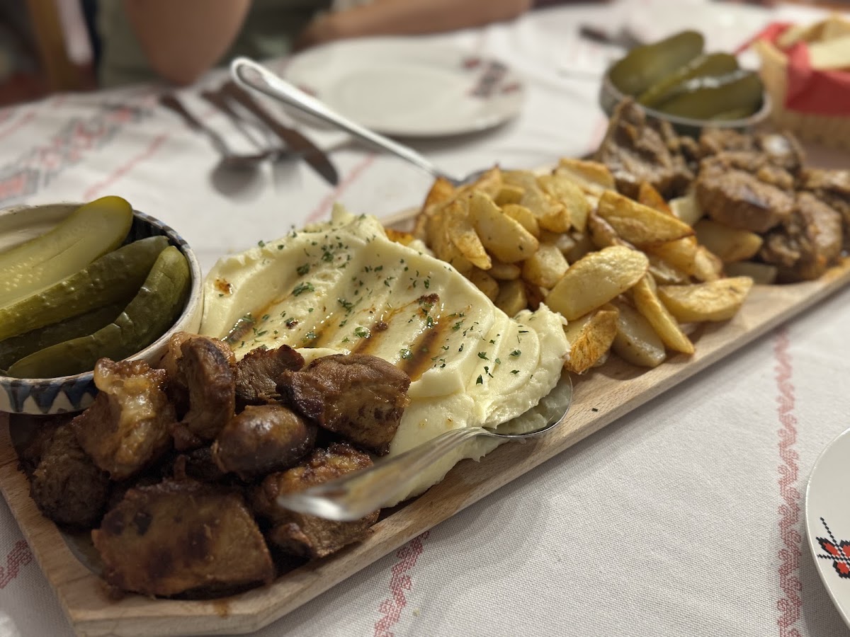 Photo of Punct Gastronomic Local Vatra Cătunenilor
