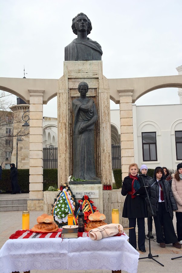 Photo de la statue de Mihai Eminescu