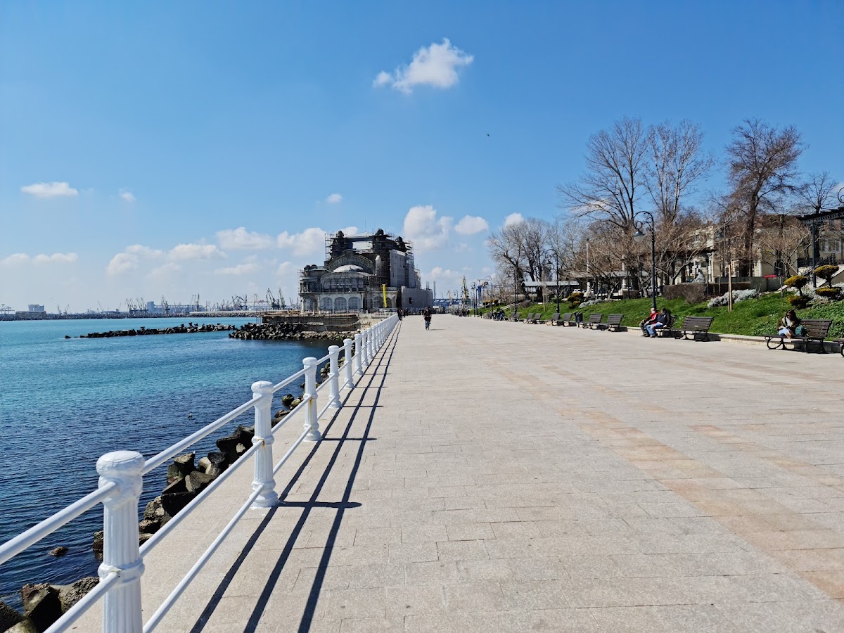Photo de Statuia lui Mihai Eminescu