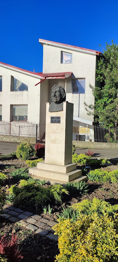 Foto di Statuia lui Jean Constantin