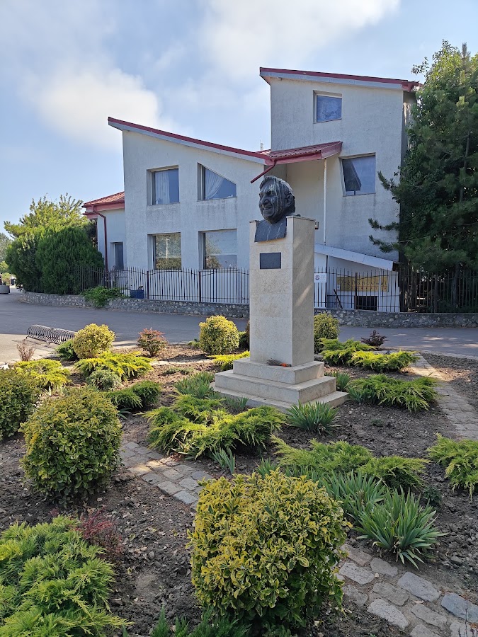 Foto di Statuia lui Jean Constantin