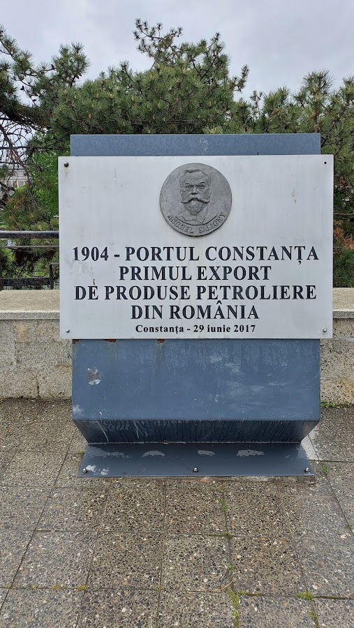 Fotografie de Statuia lui Anghel Saligny