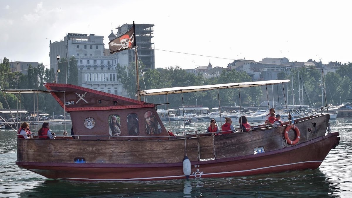 Photo of Plimbări pe mare Condor și Tomis