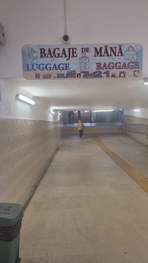 Foto di - Bagaje de mână - Litoral - Marea Neagră - -Incintă Gara CFR Constanța -