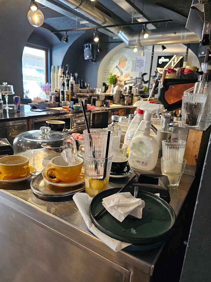 Foto di Garage Cafe - specialty coffee & roastery