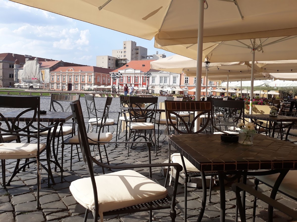 Fotografie cu M Bistro