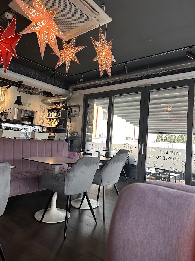 Photo de Lavender Cafe & Wine Bar