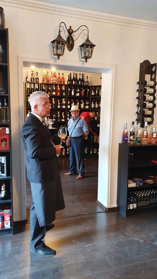Photo de la Maison avec Vins