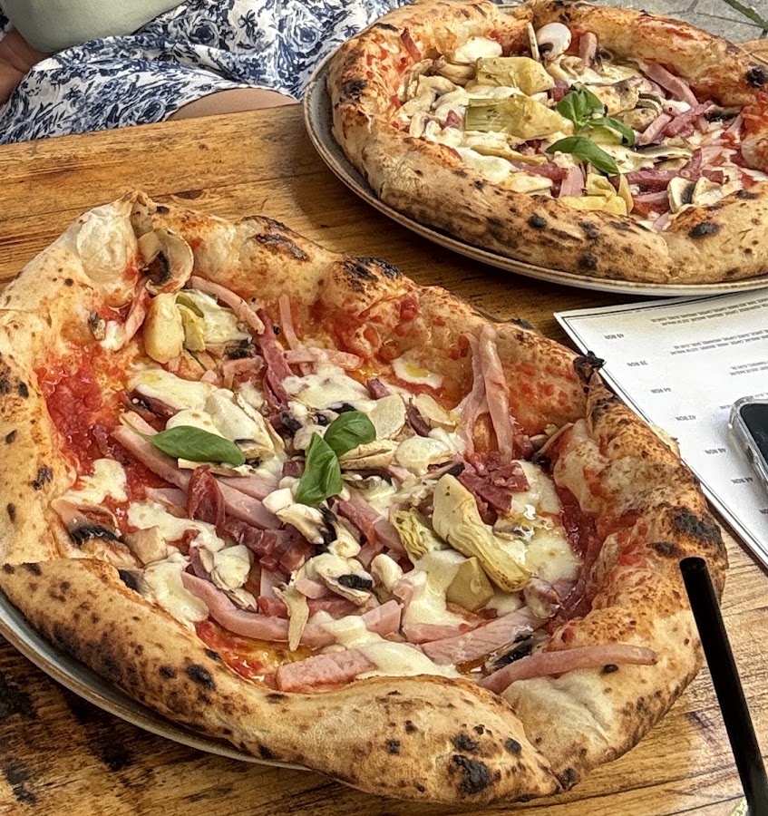 Foto von La Pizza Napoletana