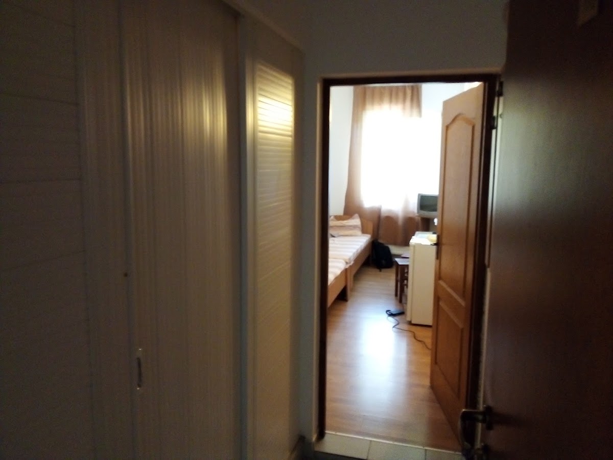Photo de Hostel Moara cu Noroc