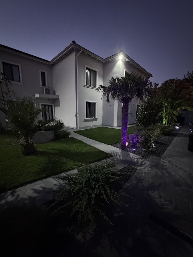 Foto von Eden Suites - Apartamente de Lux cu Grădină Privată lângă Amazonia Aquapark regim hotelier