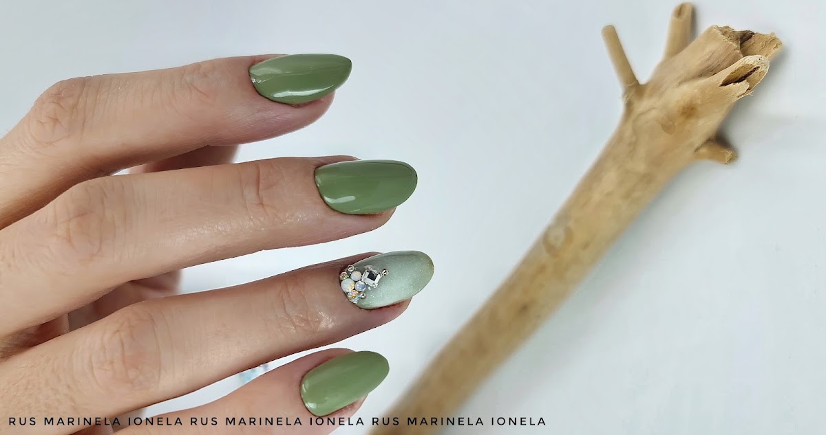 Fotografie de Rus Marinela Nail Trainer