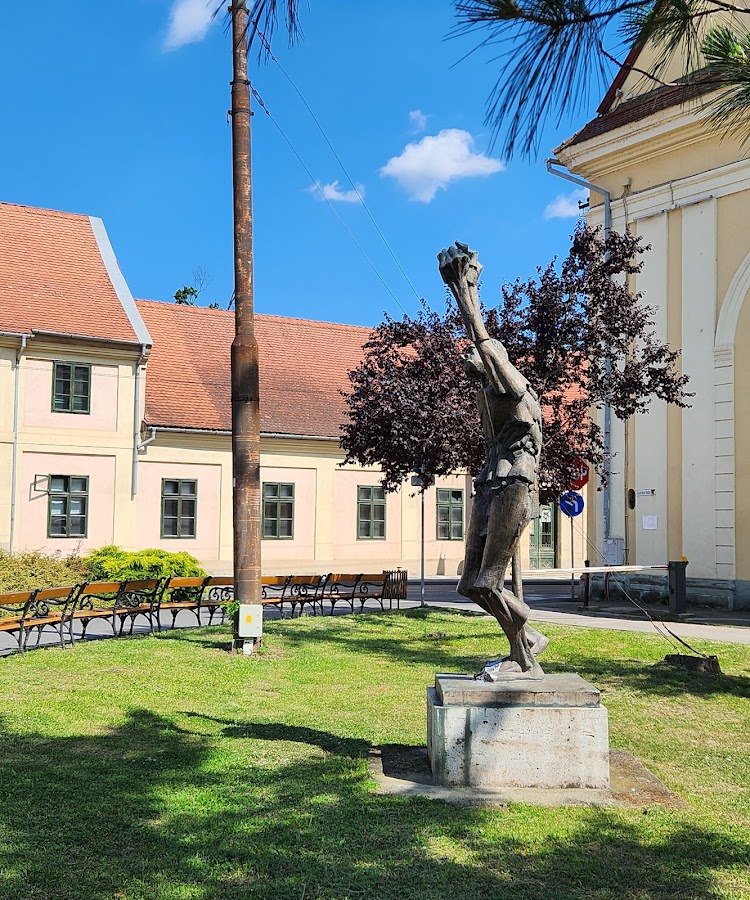 Photo de Monumentul Omul Țintă