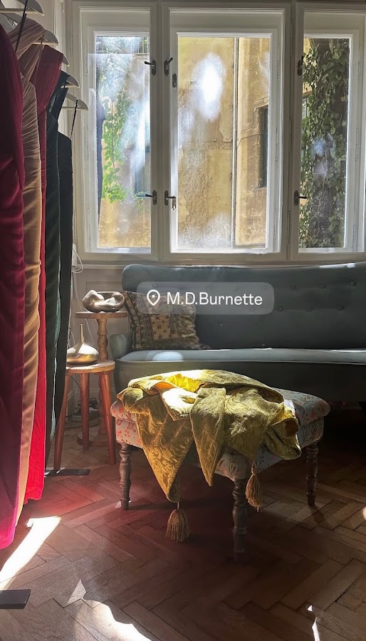 Foto von M.D.Burnette - Designer-Kleider aus natürlicher Seide