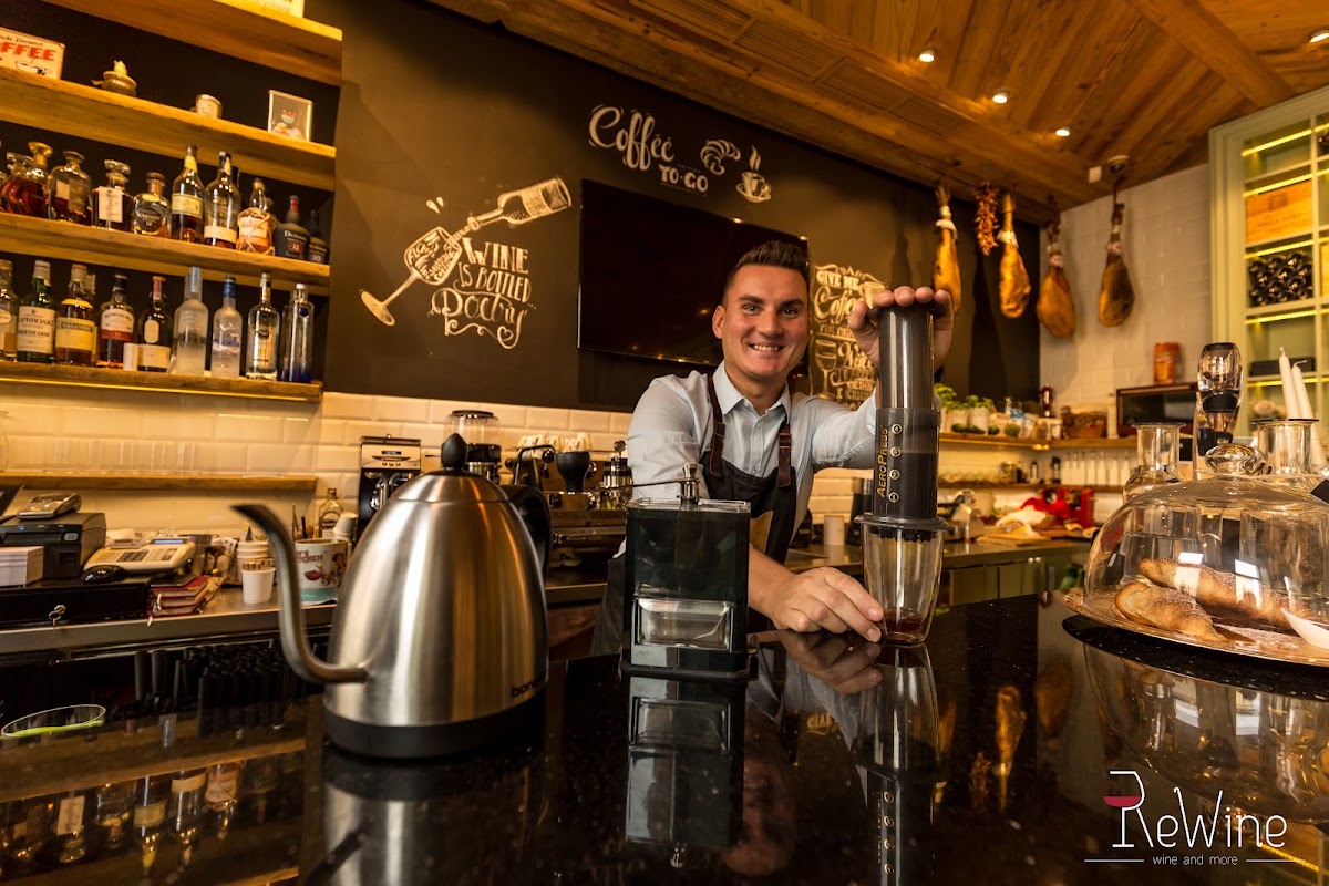 Fotografie cu ReWine Bistro
