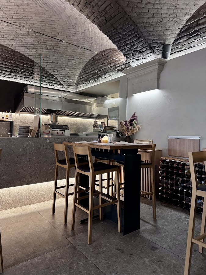 Fotografie de Eat IT casual gourmet kitchen