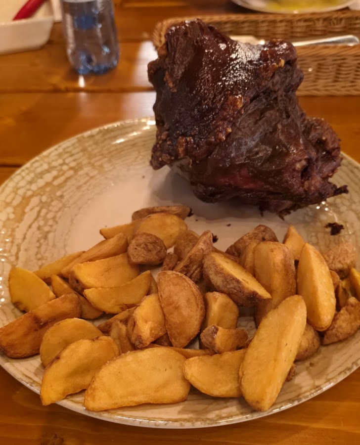 Photo de Taverna ciolanului Marghita [ La Papa ]
