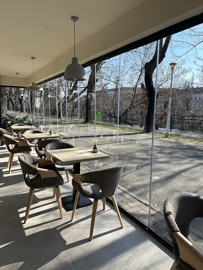 Foto von Petit Café