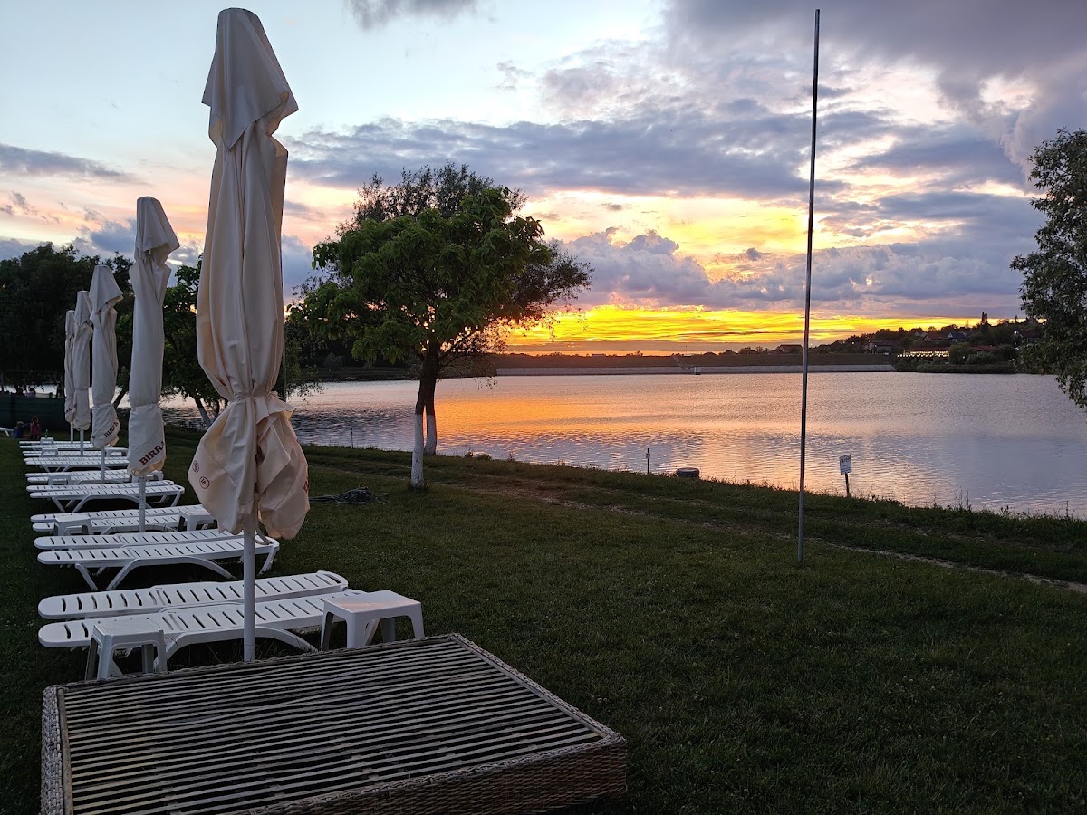 Photo de Arruba Garden | Piscină, Evenimente & Relaxare lângă Oradea