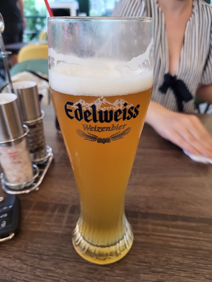 Fotografie de Weiss Beer Garden
