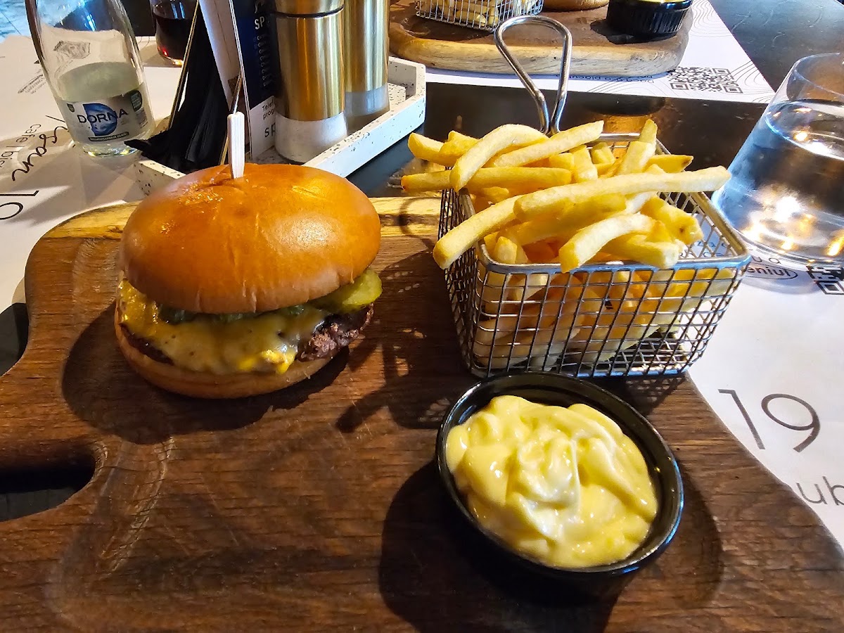 Photo de Artisan 19 - restaurant, speciality coffee