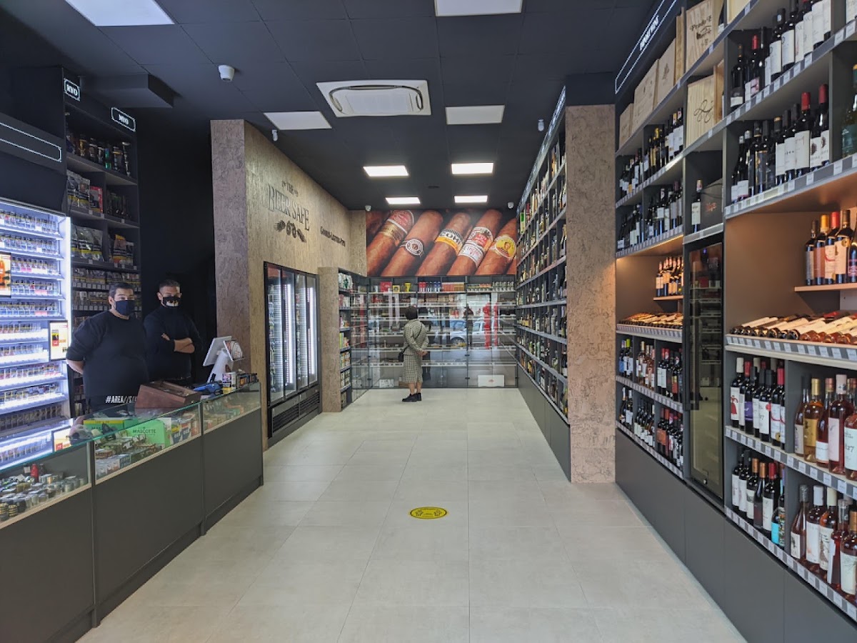 Photo of 99 Bottles Liquor&Smoke Alba