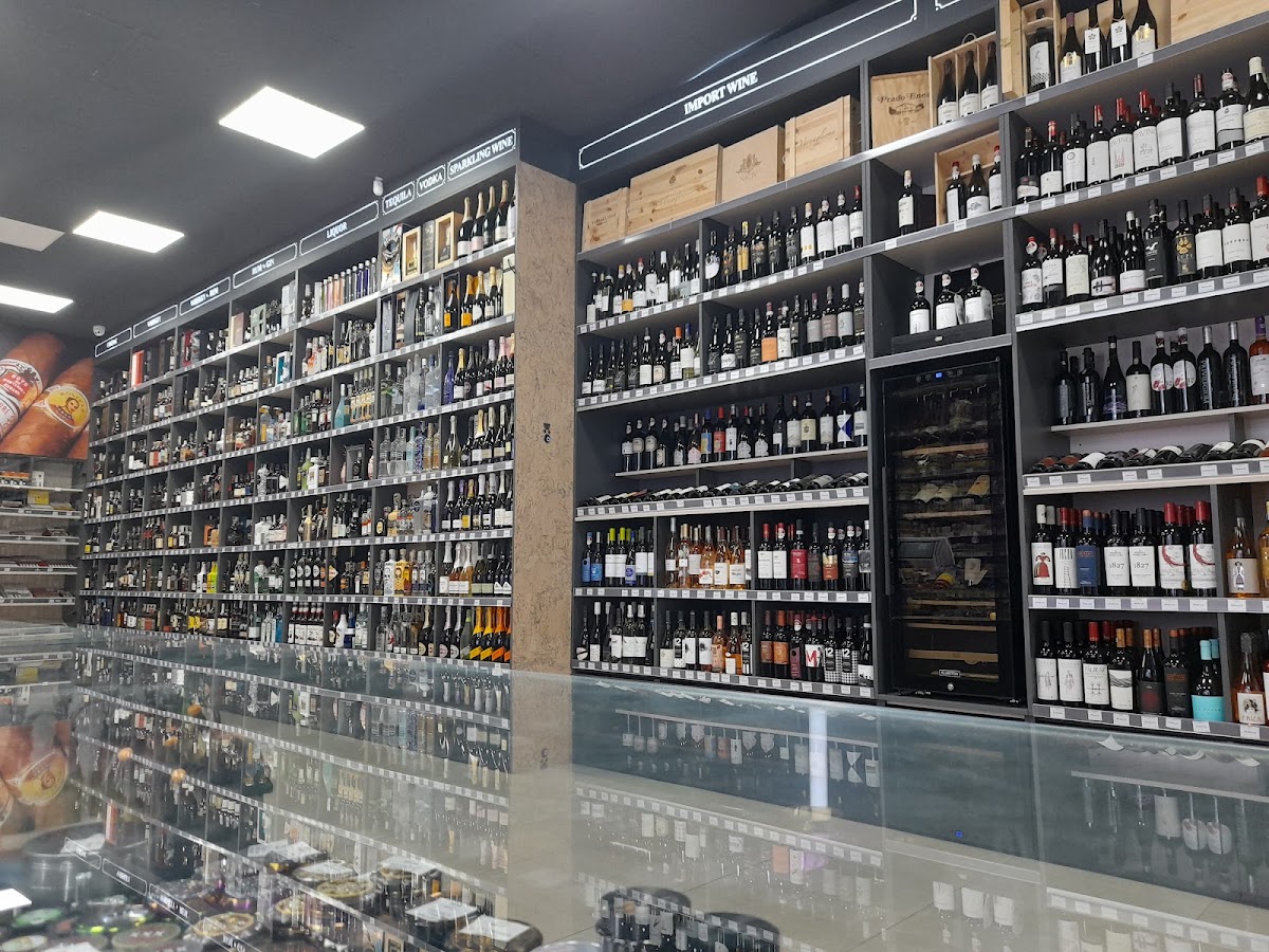 Photo of 99 Bottles Liquor&Smoke Alba