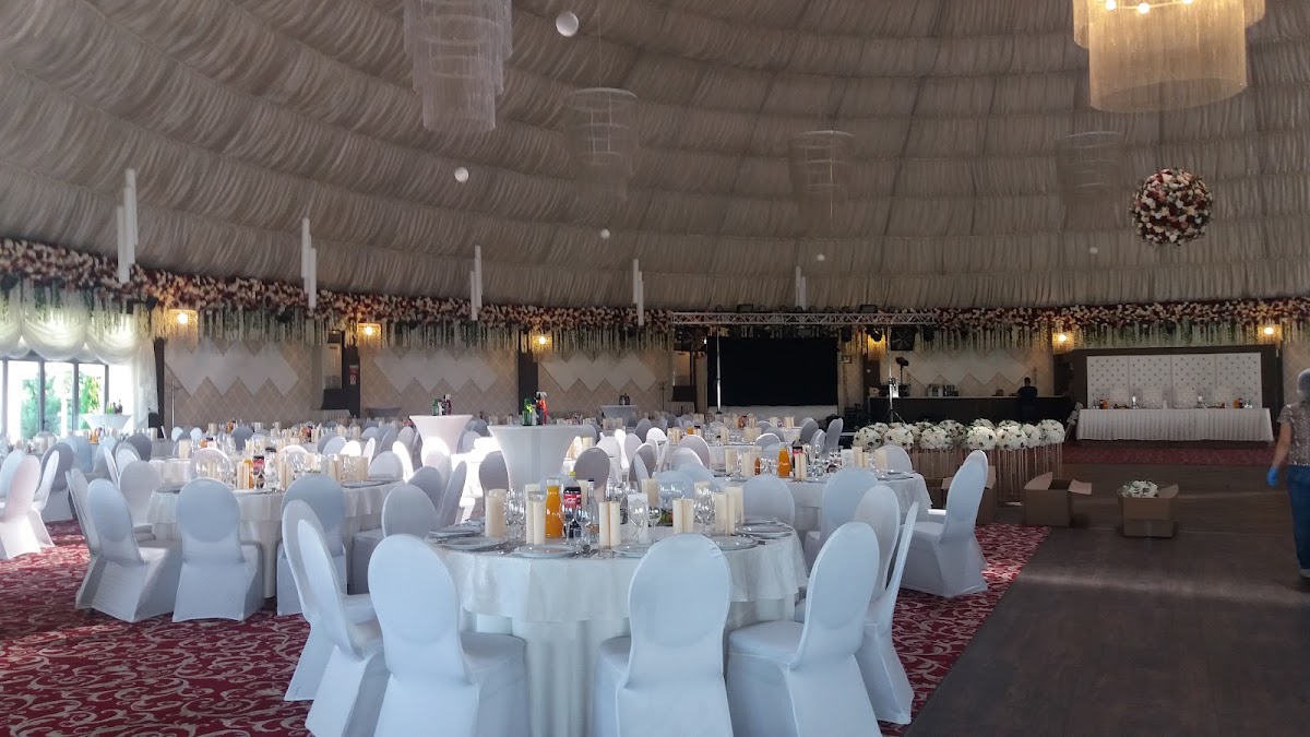 Foto di Pavilion Mercur