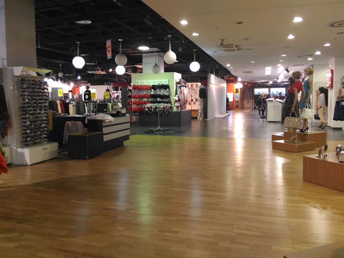 Foto di Centrul Comercial Crișul
