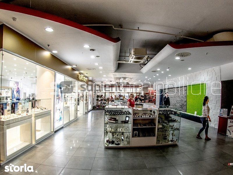 Foto di Centrul Comercial Crișul