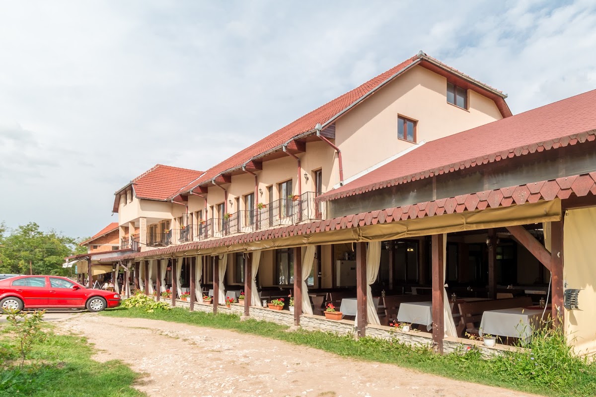 Photo of Popasul Ursilor Pensiune, Restaurant, Sauna & Jacuzzi langa Pestera Ursilor