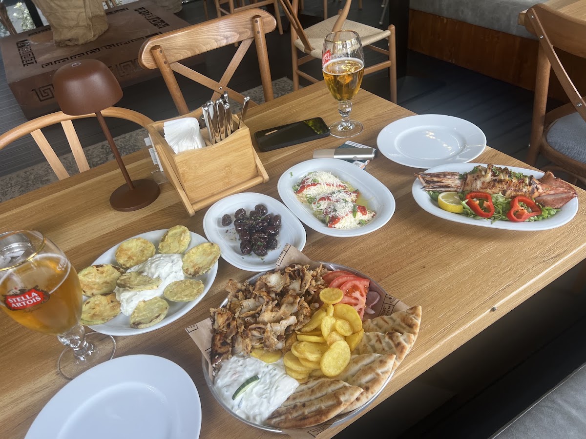 Foto von Nikos Greek Taverna Burebista