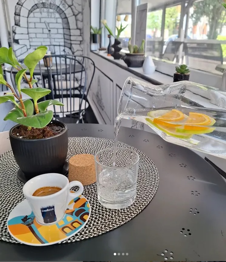 Foto von Break & White Bistro