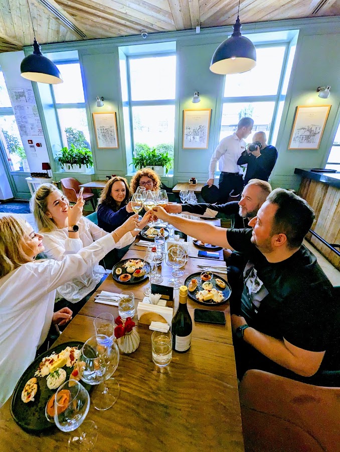 Photo de Romanian food and wine tour
