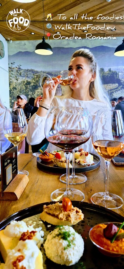Photo de Romanian food and wine tour