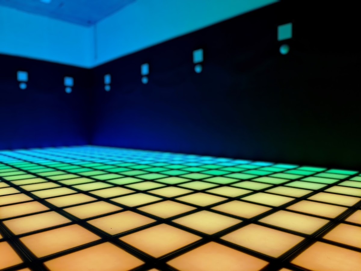 Foto von Knowland Games - Pixeland LED-padló & VR