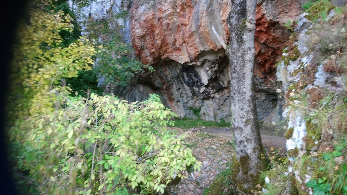 Photo of Peștera Roșie