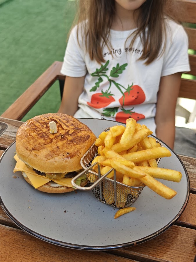 Fotografie de Friendz Burger Arad