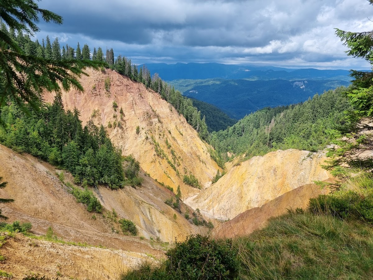 Foto di Groapa Ruginoasa - Valle Secca