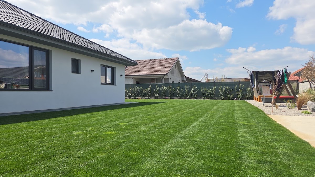 Photo de SeSe Gardens - Amenajari spatii verzi