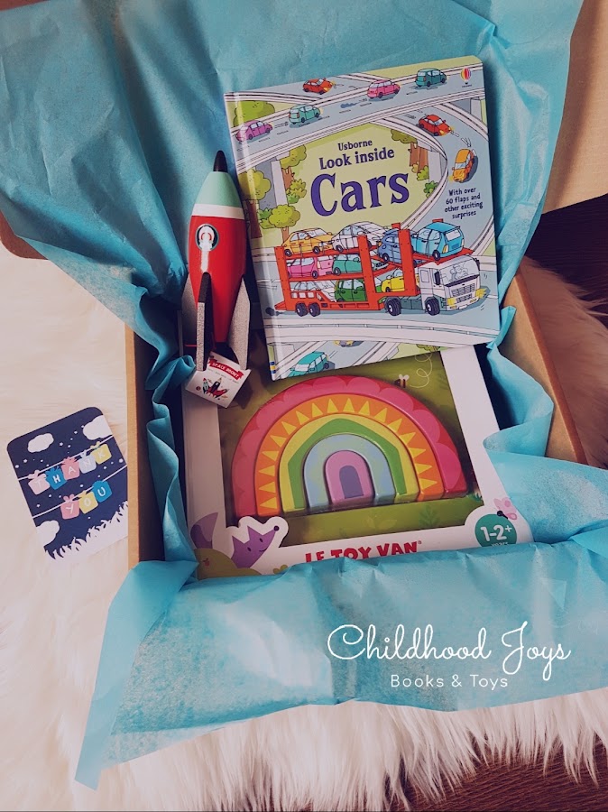 Foto von Childhood Joys. Books & Toys